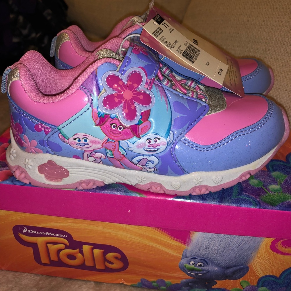 Girl trolls light up shoes size 11